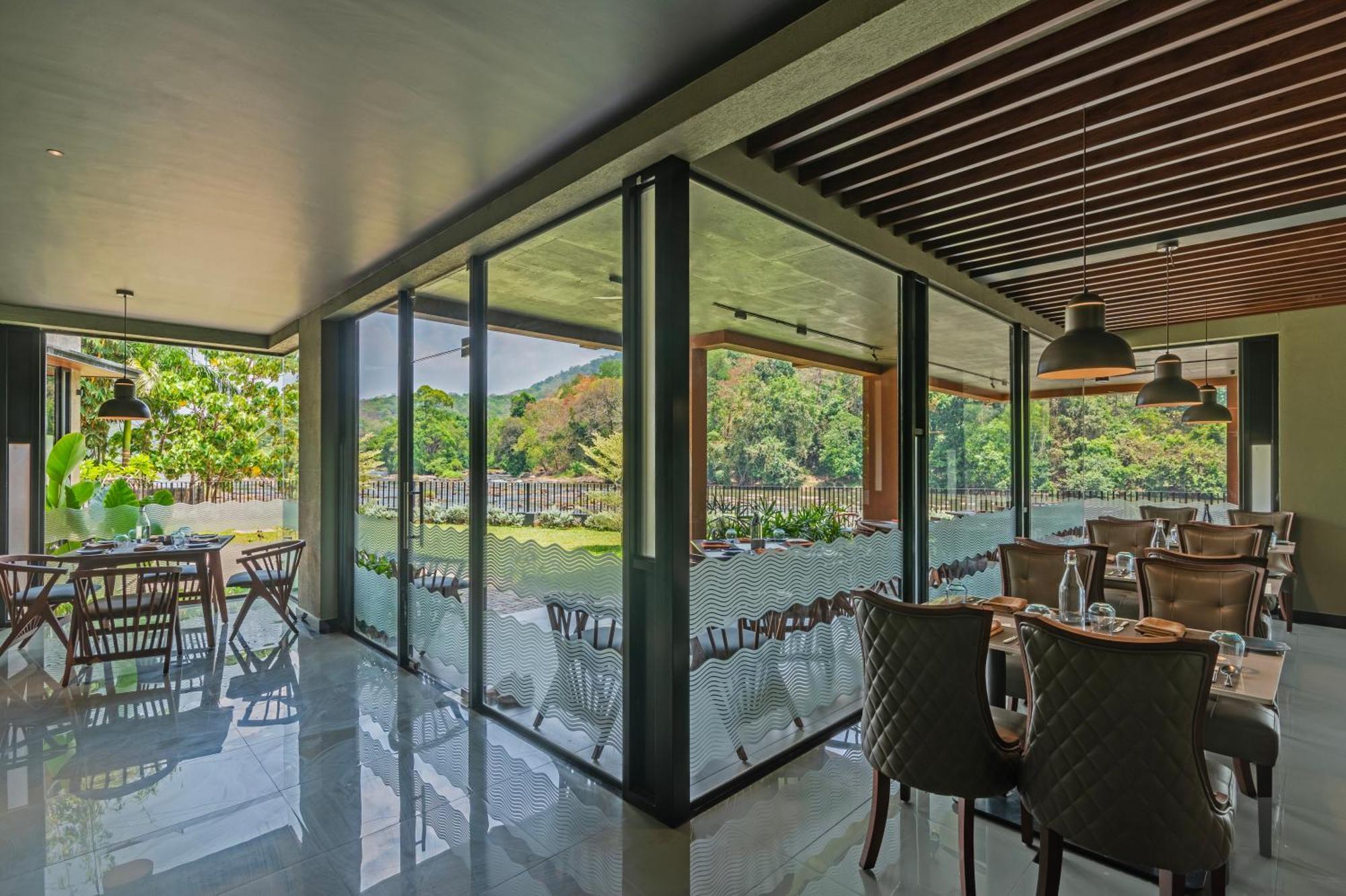 Sterling Athirappilly Hotel Kallana Exterior foto