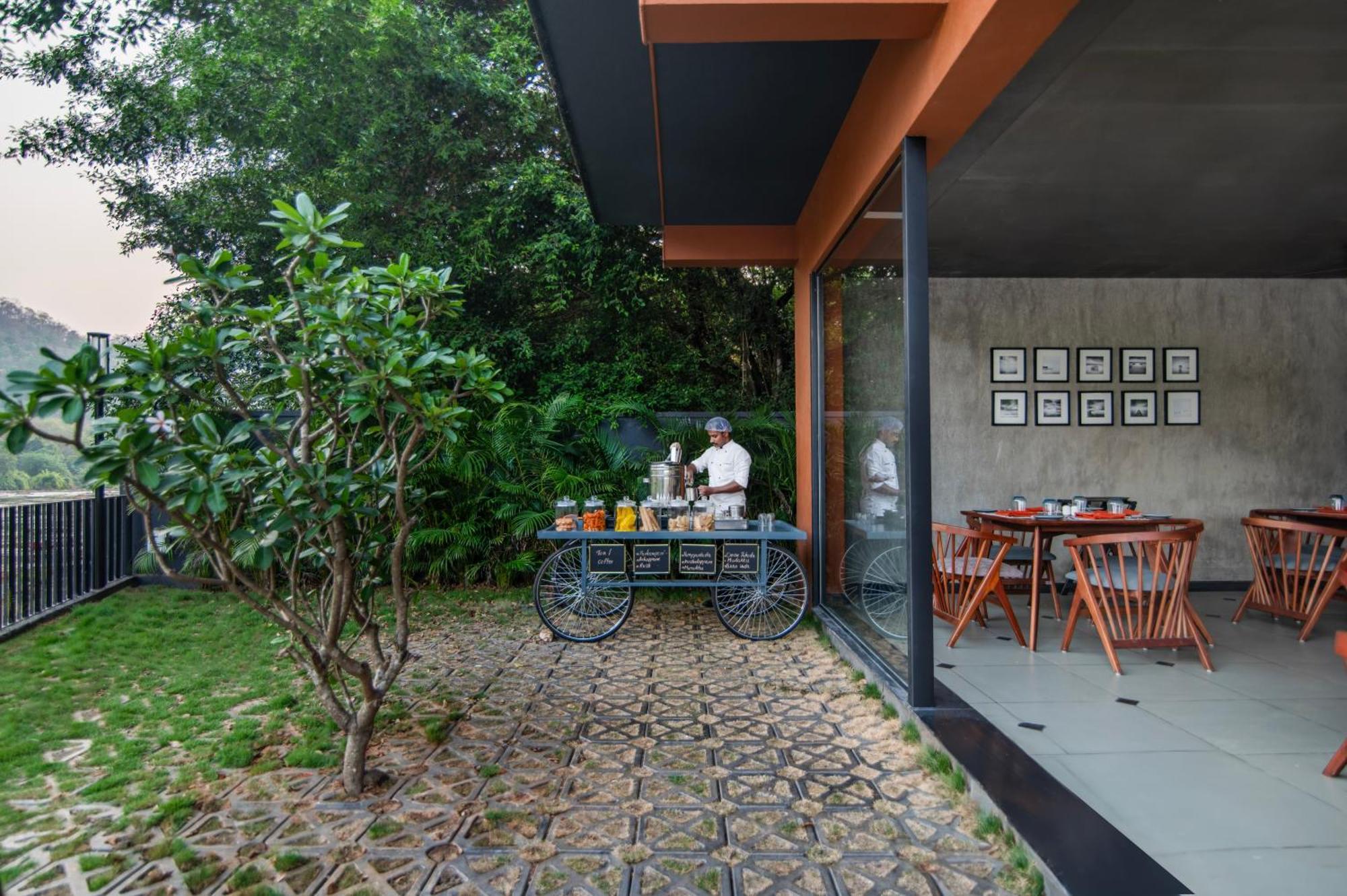 Sterling Athirappilly Hotel Kallana Exterior foto