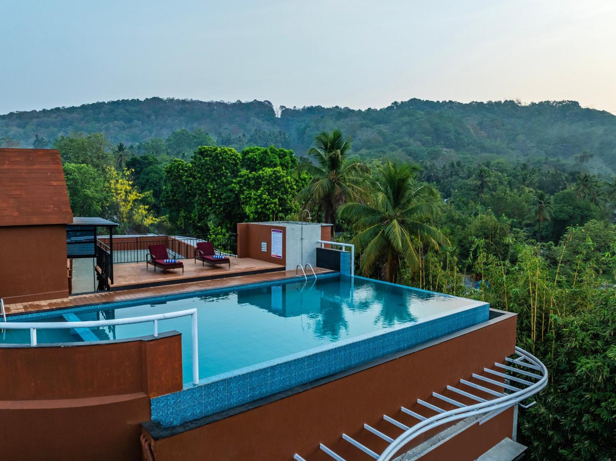 Sterling Athirappilly Hotel Kallana Exterior foto