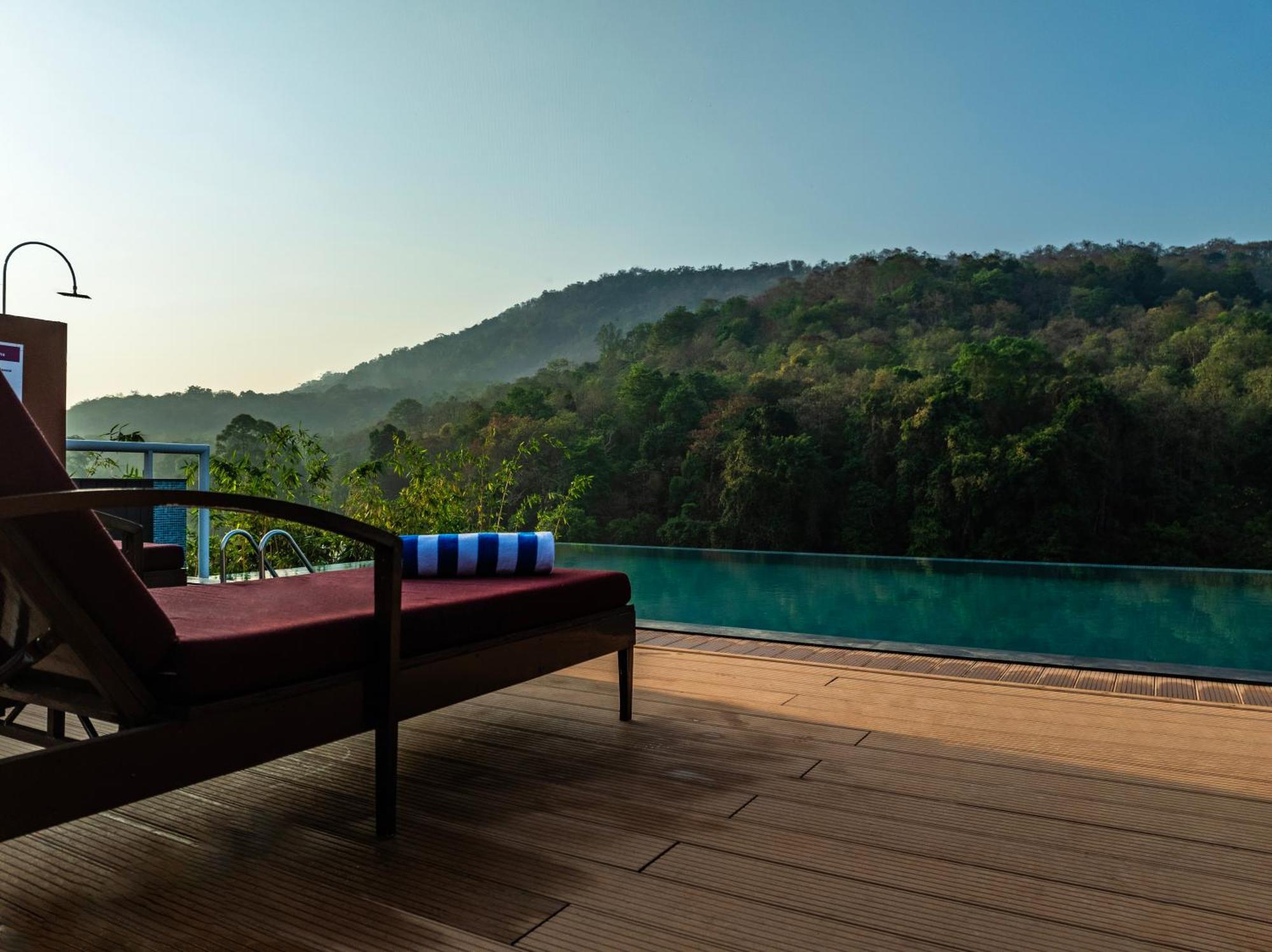 Sterling Athirappilly Hotel Kallana Exterior foto