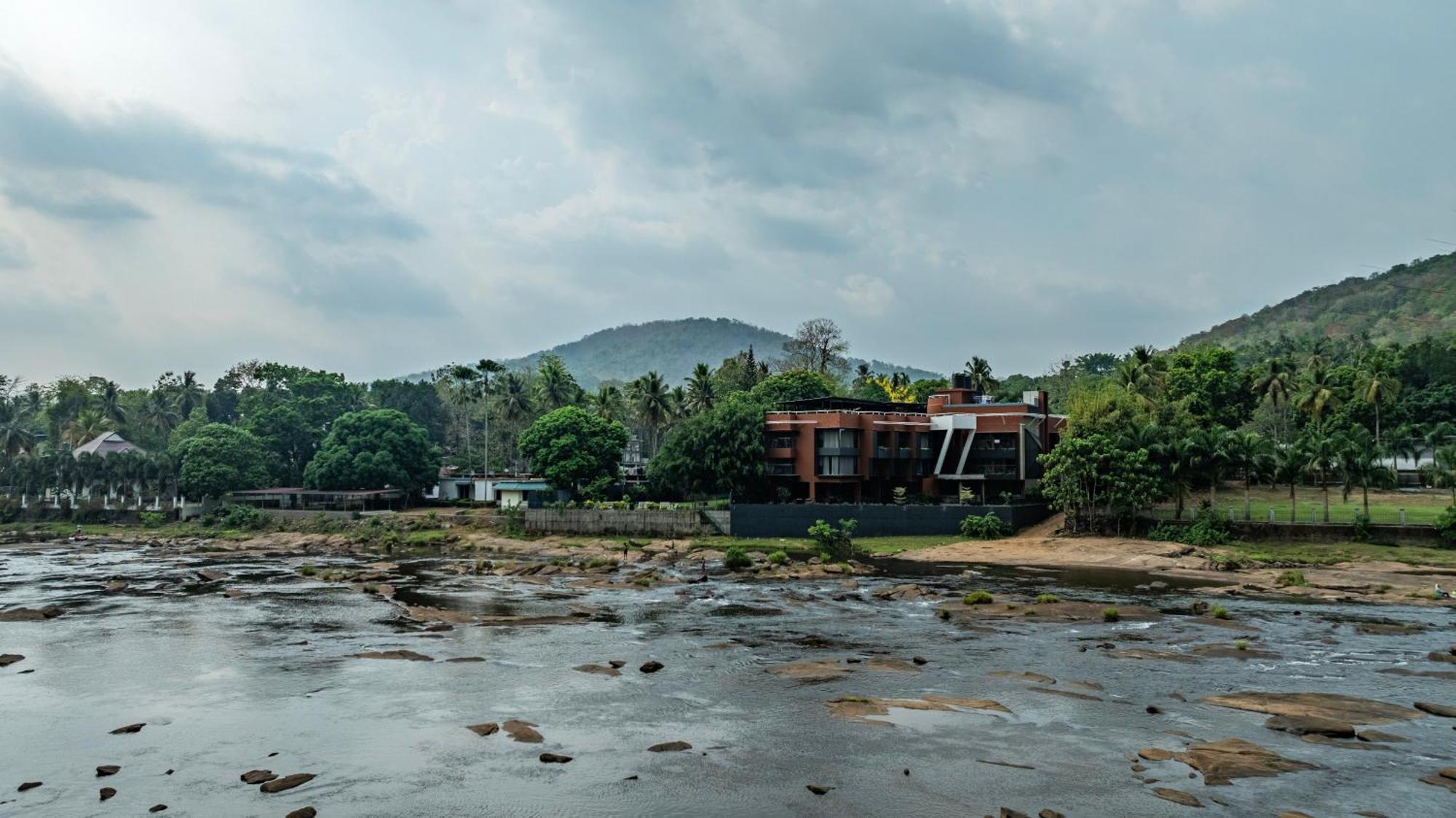 Sterling Athirappilly Hotel Kallana Exterior foto