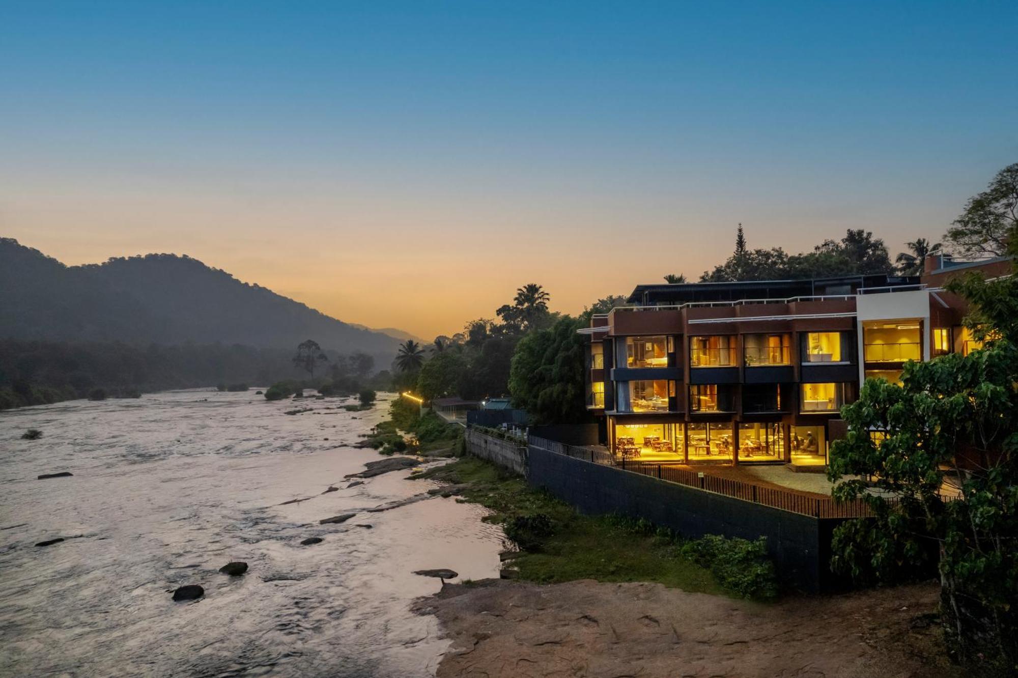 Sterling Athirappilly Hotel Kallana Exterior foto